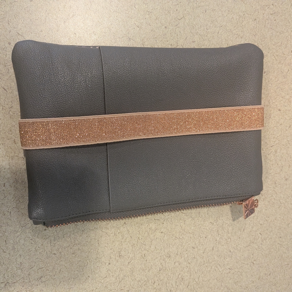 Geometric Patterned Pouch - Picture 2 of 3